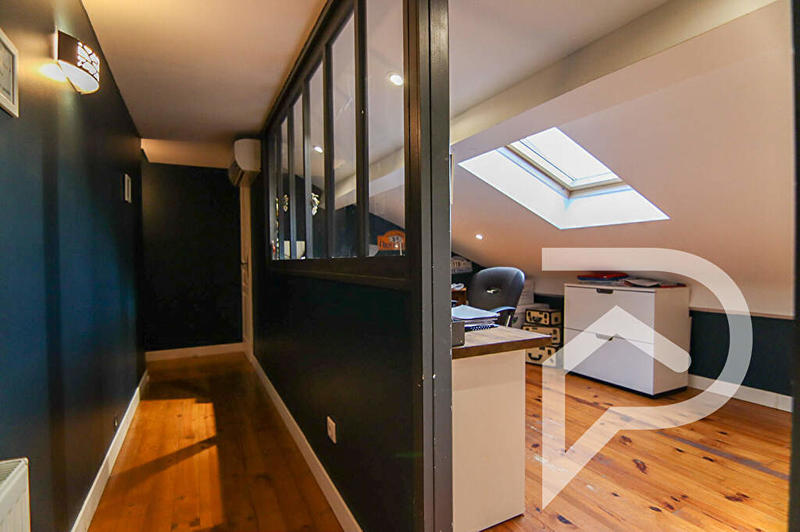 Maison - 215 m² - 8 pièces