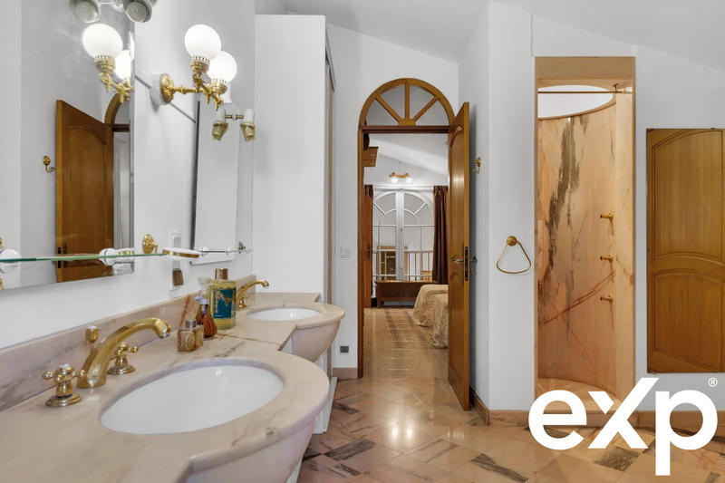 Bastide - 342 m² - 9 pièces