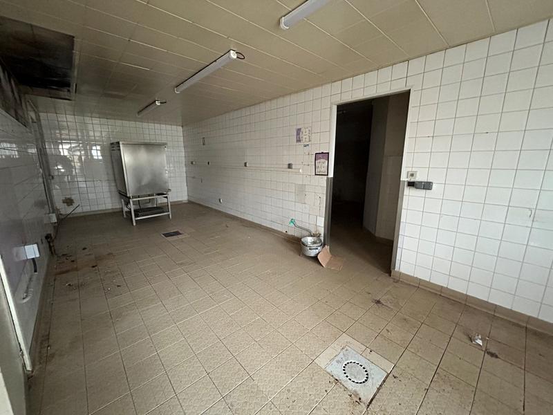 Local commercial - 242 m²