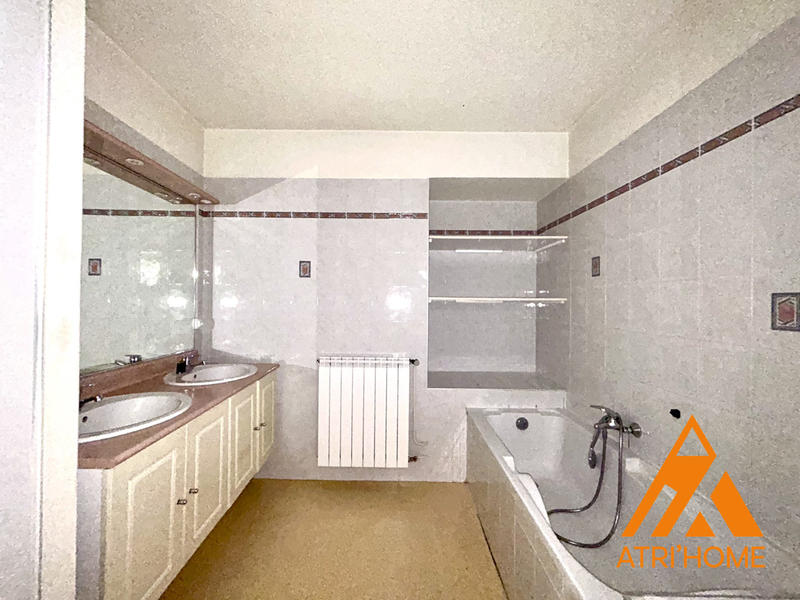 Appartement - 104 m² - 4 pièces