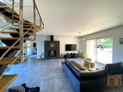 Maison - 450 m² - 11 pièces