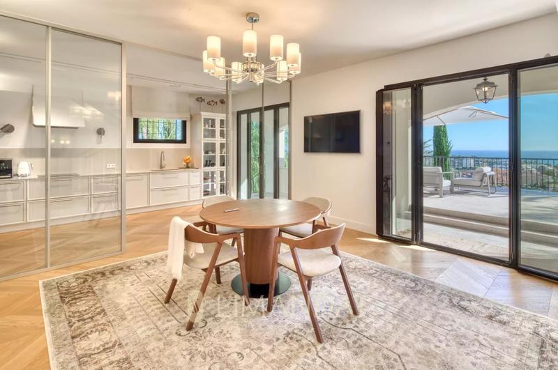 Villa - 270 m² - 8 pièces