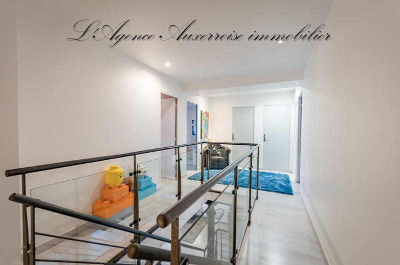 Maison - 314 m² - 8 pièces