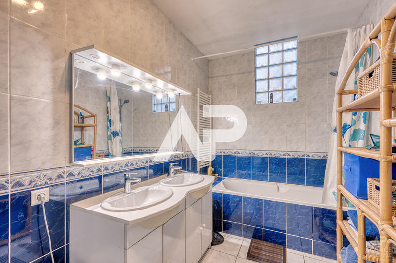 Maison - 179 m² - 8 pièces