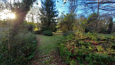 Maison - 360 m² - 8 pièces