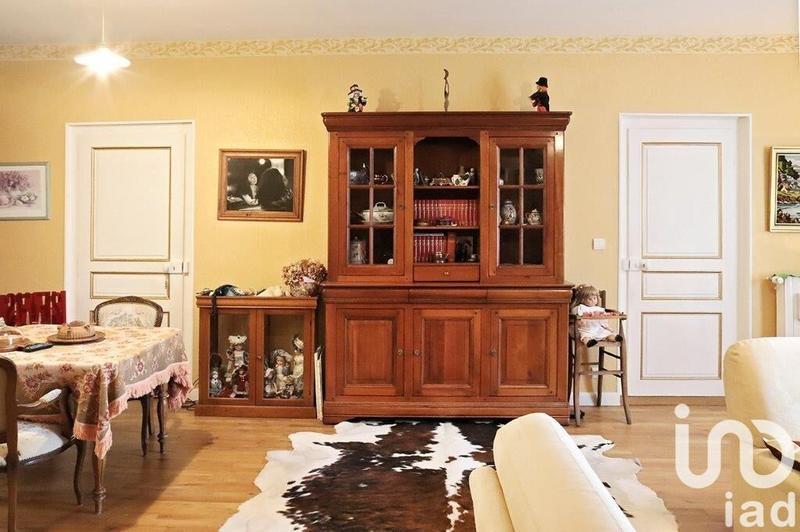 Maison - 220 m² - 9 pièces