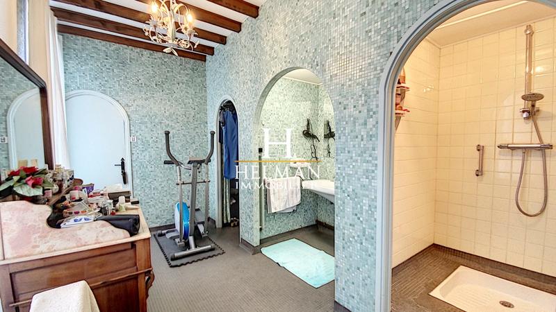 Maison - 360 m² - 15 pièces