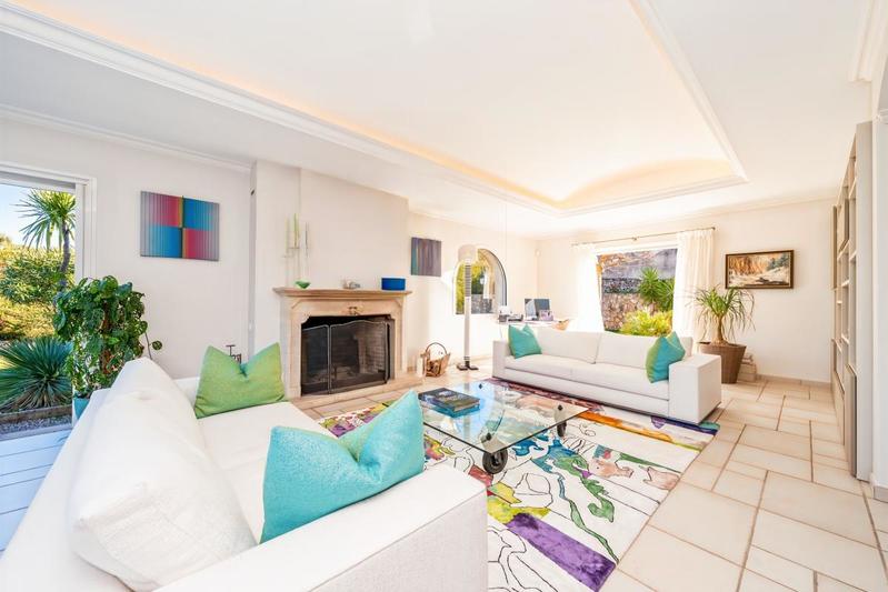 Villa - 300 m² - 6 pièces