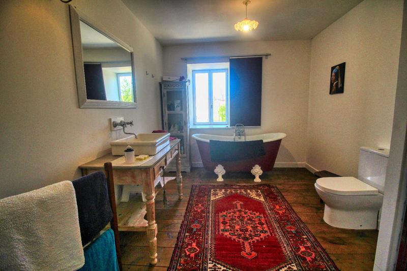 Maison - 256 m² - 6 pièces