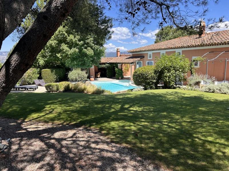 Maison - 137 m² - 4 pièces