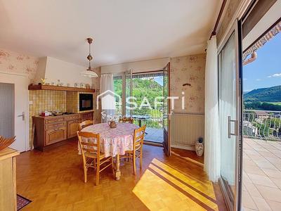 Maison - 179 m² - 9 pièces