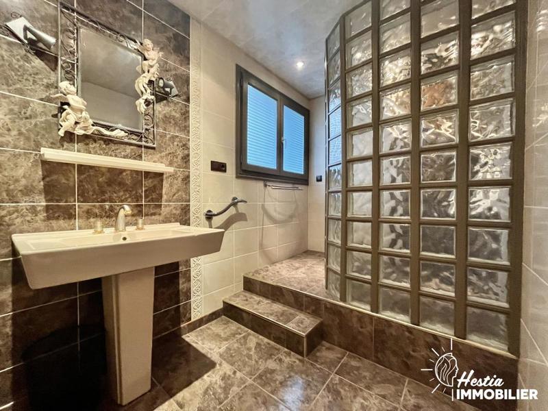 Maison - 218 m² - 8 pièces