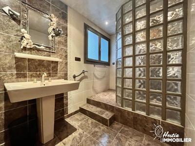 Maison - 218 m² - 8 pièces