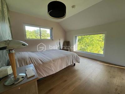 Maison - 202 m² - 9 pièces