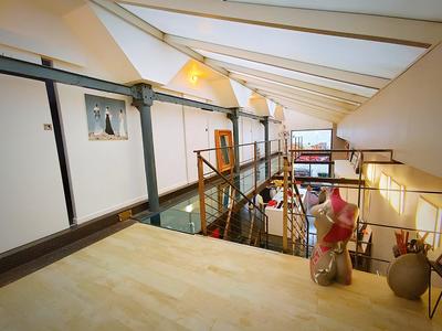 Loft - 198 m² - 7 pièces