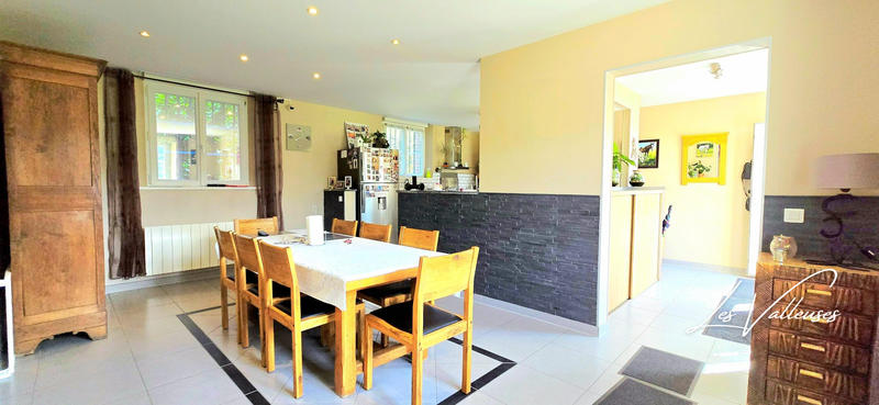 Maison - 213 m² - 8 pièces