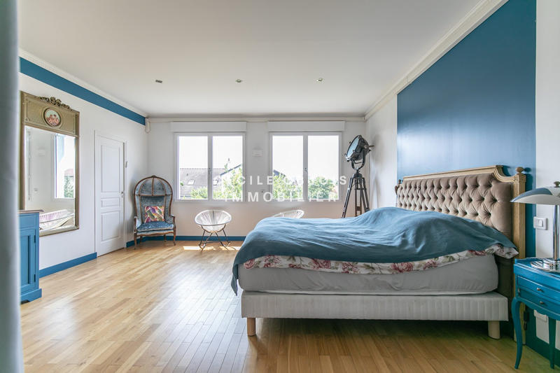 Maison - 224 m² - 10 pièces