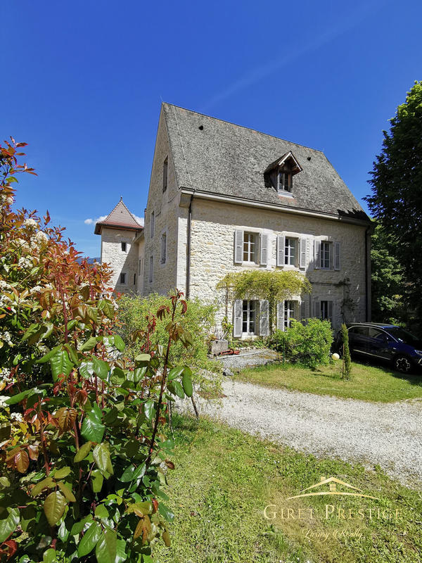 Maison - 600 m² - 12 pièces