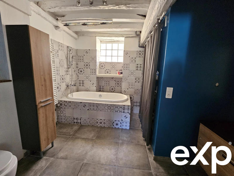 Maison traditionnelle - 180 m² - 9 pièces