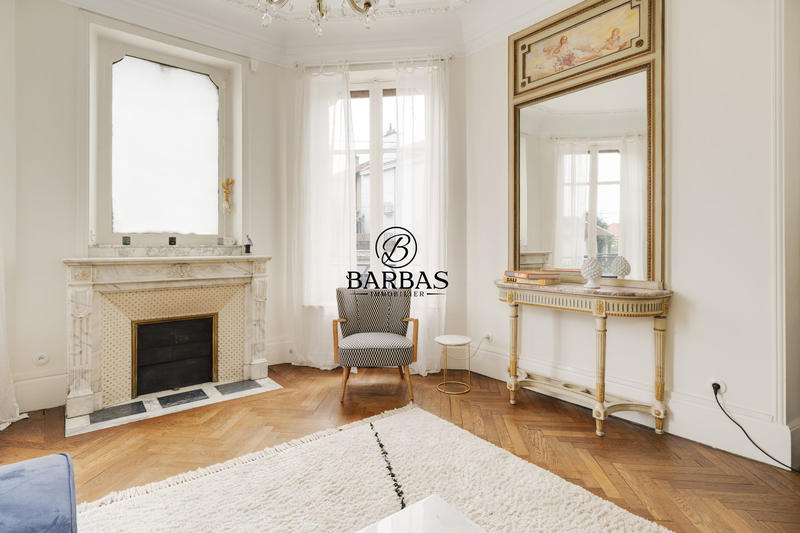 Bureau - 577 m² - 11 pièces