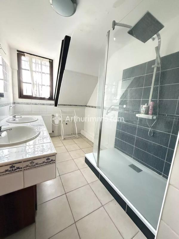 Maison - 264 m² - 9 pièces