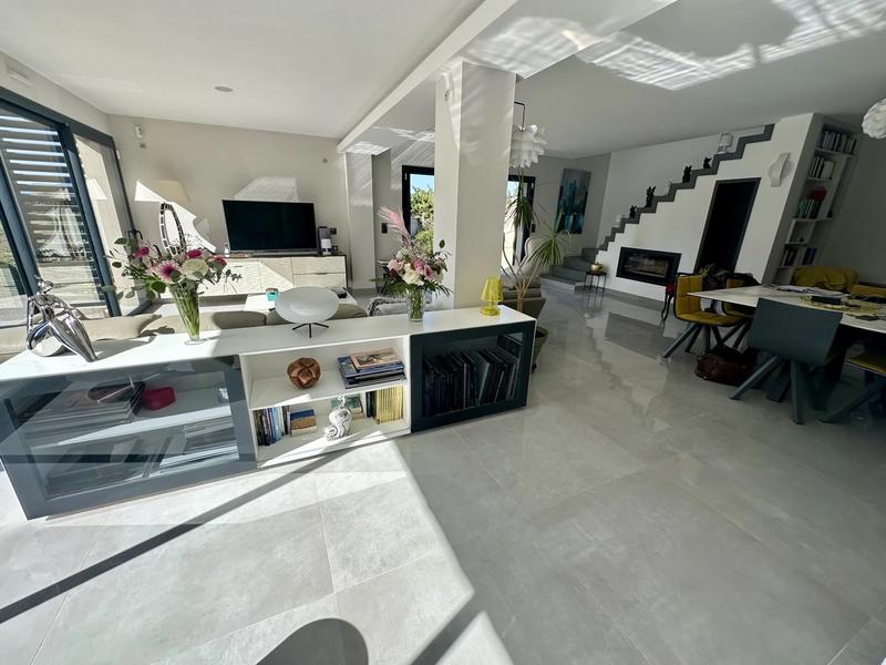 Propriété - 270 m² - 6 pièces