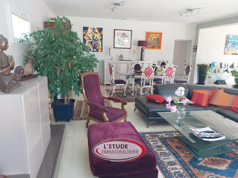 Villa - 222 m² - 8 pièces