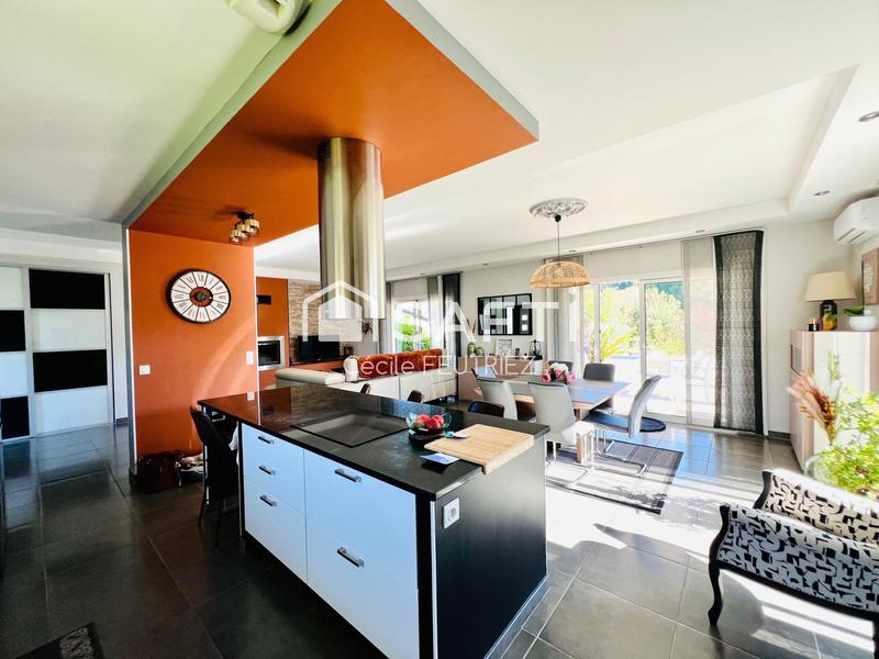 Maison - 140 m² - 5 pièces