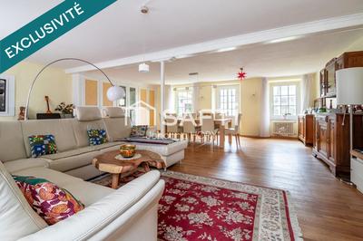 Maison - 220 m² - 11 pièces