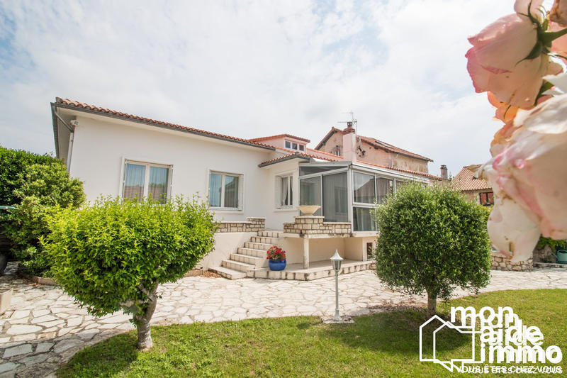 Maison - 220 m² - 5 pièces