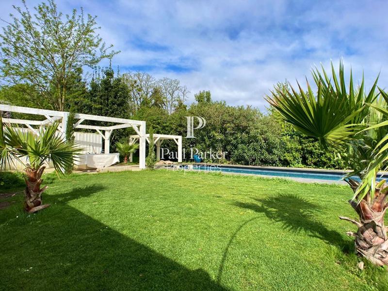 Maison - 230 m² - 6 pièces