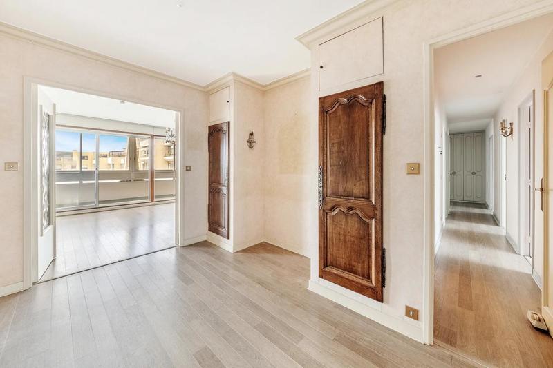 Appartement - 143 m² - 7 pièces