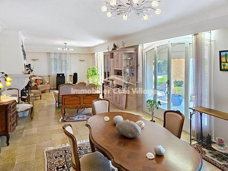 Villa - 276 m² - 8 pièces