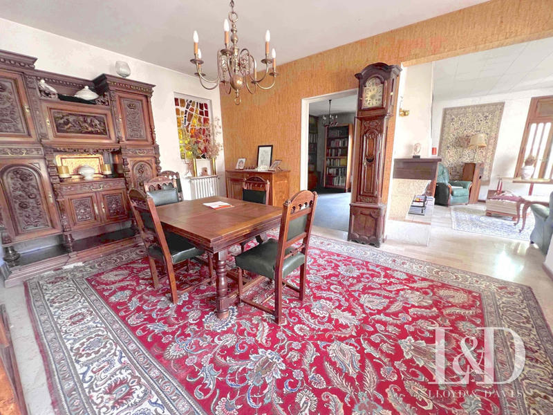 Maison - 390 m² - 10 pièces