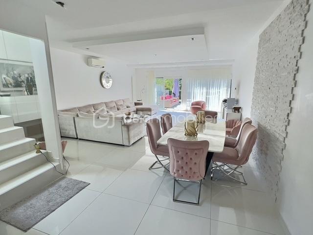 Demeure - 147 m² - 5 pièces