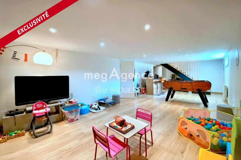 Maison - 212 m² - 9 pièces