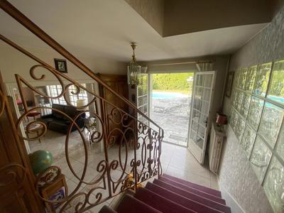 Maison - 237 m² - 5 pièces