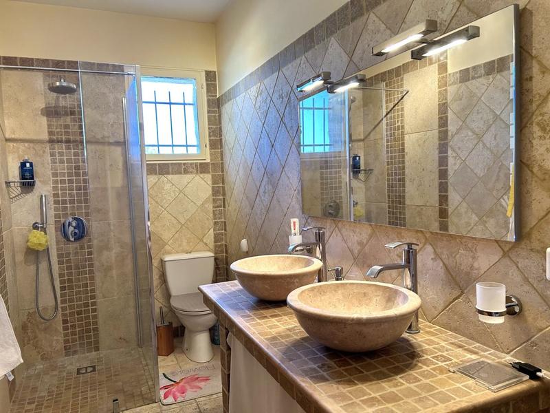 Mas - 243 m² - 8 pièces