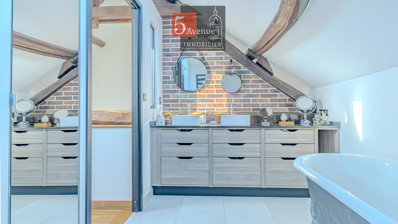 Maison - 550 m² - 15 pièces