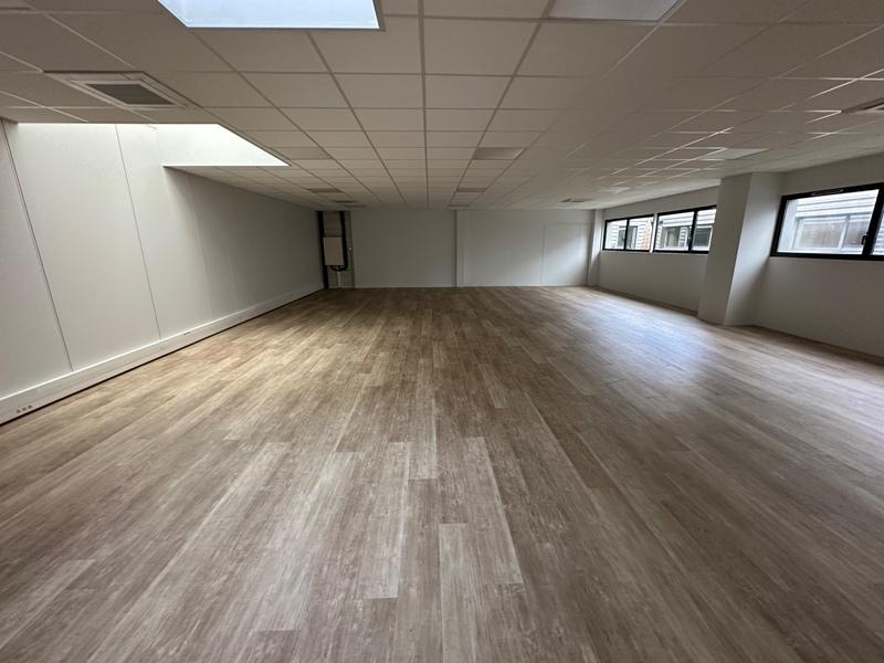 Bureau - 344 m² - 3 pièces