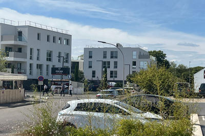 Fonds de commerce - Magasins - 220 m²