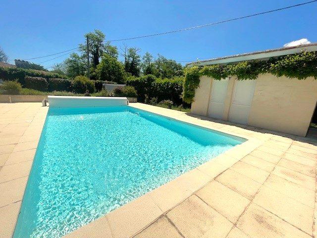 Maison - 203 m² - 10 pièces