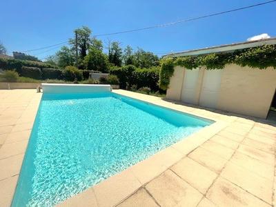 Maison - 203 m² - 10 pièces