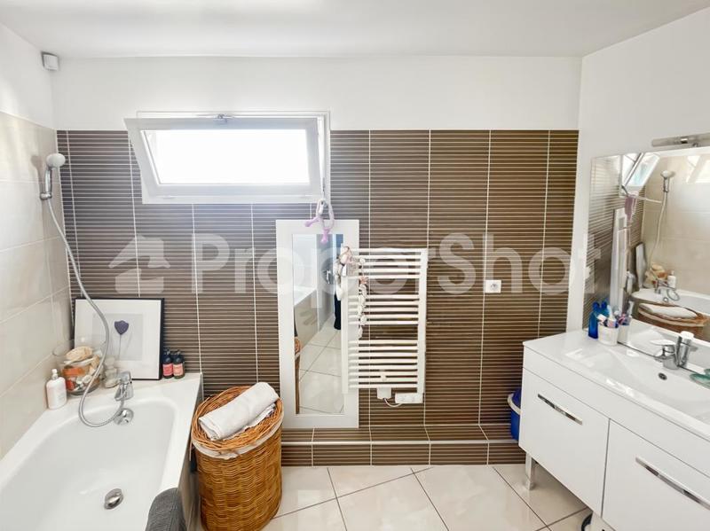 Appartement - 100 m² - 4 pièces