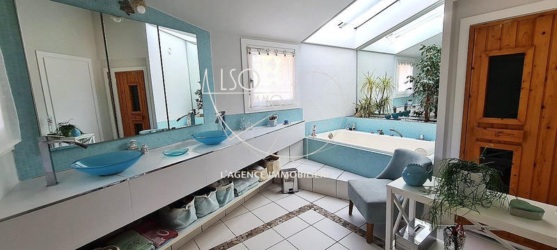 Villa - 255 m² - 7 pièces