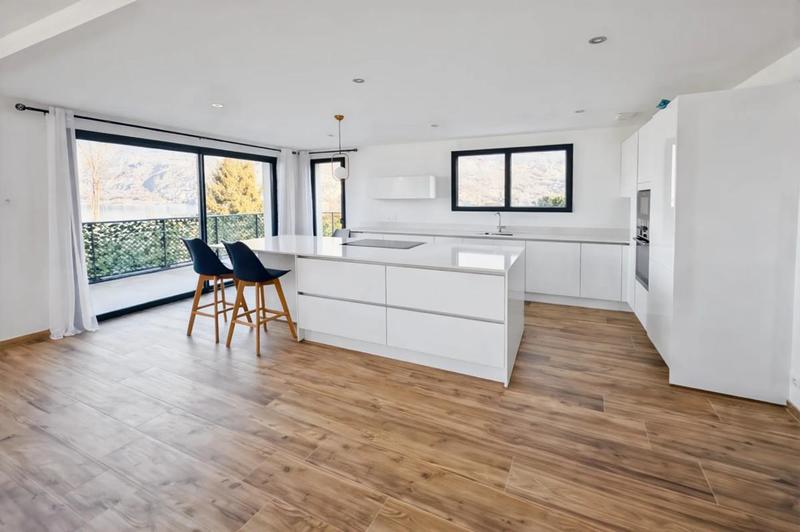 Maison - 215 m² - 9 pièces