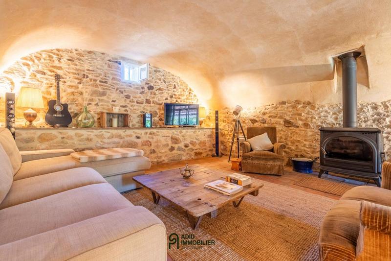 Mas - 228 m² - 8 pièces