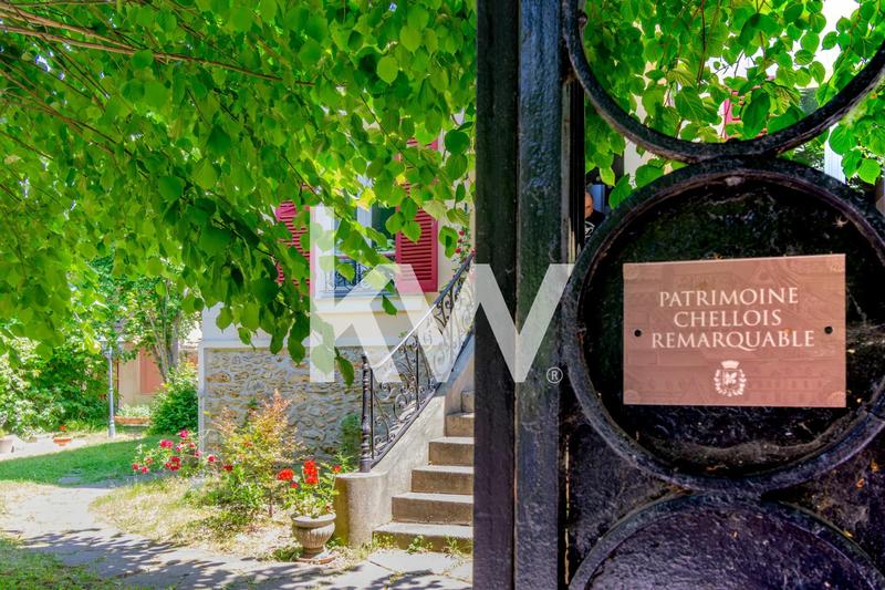 Maison - 256 m² - 9 pièces