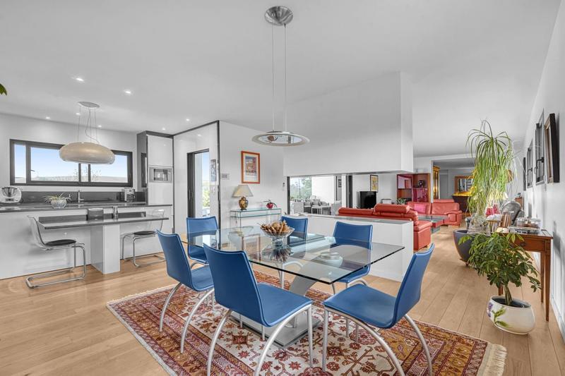 Maison contemporaine - 267 m² - 6 pièces