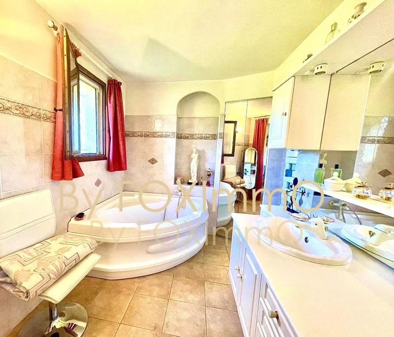 Maison - 210 m² - 6 pièces